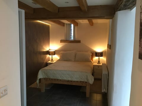 The Bees Knees @ Redhill Grange Apartment in Forest of Dean