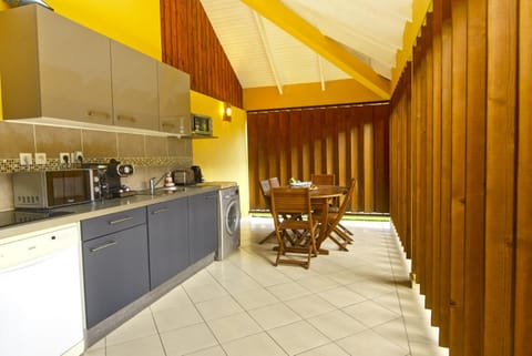 Suite duplex avec piscine- jardin privée - 3 chambres - BED AND COFFEE FAMILY Eigentumswohnung in Les Trois-Îlets