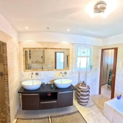 Bathroom, Bath, towels