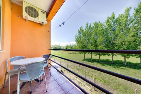 Day, View (from property/room), Balcony/Terrace, Seating area, Garden view