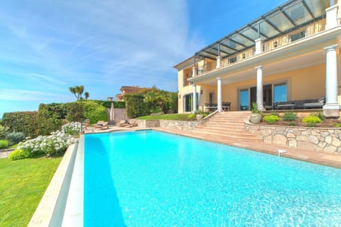 Villa Pertuades Villa with amazing sea view and swimming pool Chalet in Antibes
