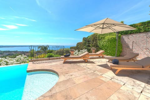 Villa Pertuades Villa with amazing sea view and swimming pool Chalet in Antibes