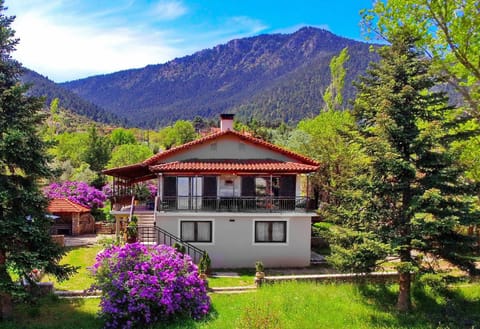 Property building, View (from property/room), Garden view, Landmark view, Mountain view, Quiet street view, Inner courtyard view