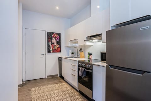 Wonderful New Studio close to Mount Royal By Den Stays Condominio in Laval