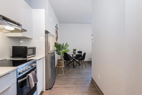Wonderful New Studio close to Mount Royal By Den Stays Copropriété in Laval