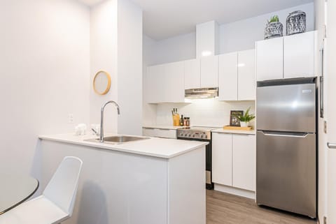 New Urban and Well Located 1 Bedroom Apartment by Den Stays Apartment in Laval
