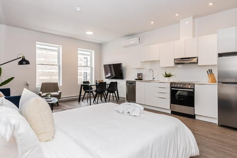 Modern and New Studio in the Heart of the City by Den Stays Condo in Laval