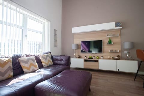 Mosspark Boulevard Exec Apartment ii - Free Parking Apartment in Glasgow