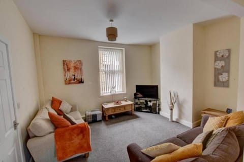 Pomfret House, in Burnley Central, Ideal for Contractors with Free Parking and Wifi House in Burnley