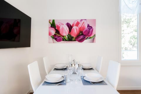 TV and multimedia, Dining area