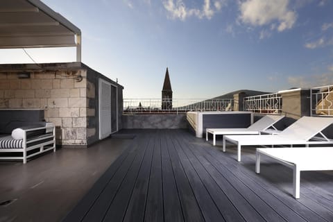 View (from property/room), Balcony/Terrace, sunbed