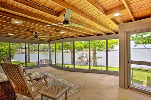 Upscale Lakefront Texas Home Private Dock and Decks House in Cedar Creek Reservoir
