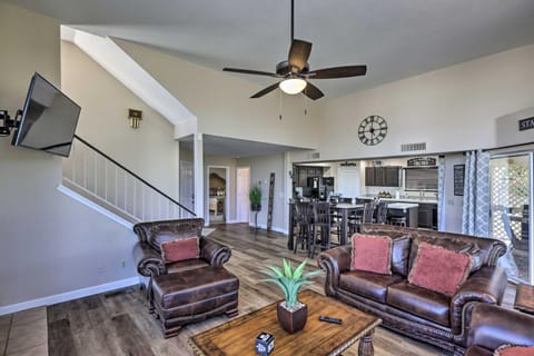 Amenity-Packed Home with Hot Tub and River Views! Casa in Bullhead City
