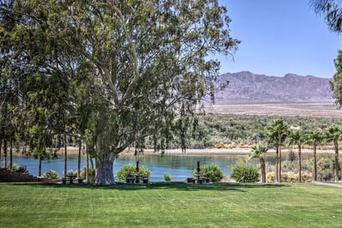 Amenity-Packed Home with Hot Tub and River Views! Casa in Bullhead City