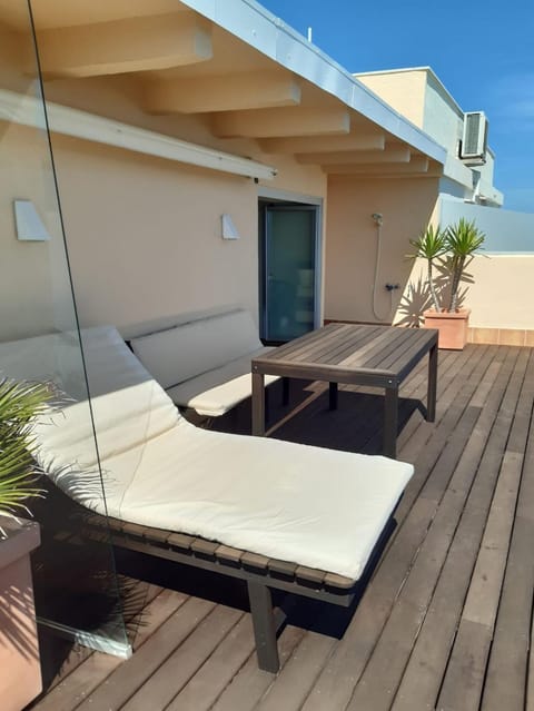 Off site, Balcony/Terrace