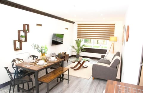 Communal lounge/ TV room, TV and multimedia, Living room, Seating area, Dining area, Evening entertainment