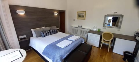 Grosvenor House - onsite free parking Bed and Breakfast in Ilfracombe