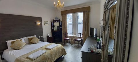 Grosvenor House - onsite free parking Bed and Breakfast in Ilfracombe