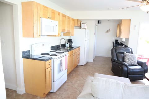 Oceanside, pet friendly, 2/2 smart home with paddle equip.-SUPs, kayaks Casa in Marathon
