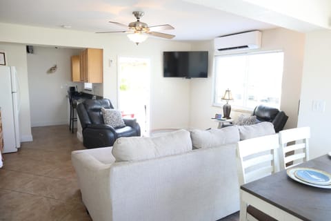 Oceanside, pet friendly, 2/2 smart home with paddle equip.-SUPs, kayaks House in Marathon