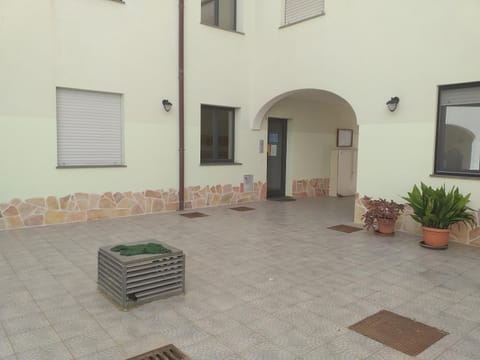 Facade/entrance, Inner courtyard view