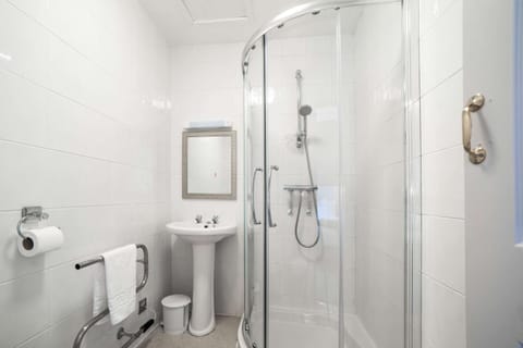 Bathroom, Photo of the whole room, On site