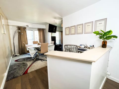 Seating area, Dining area