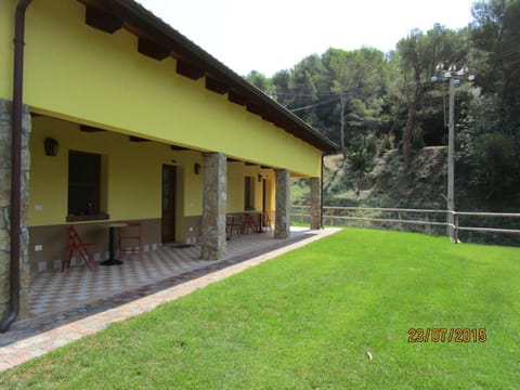 Facade/entrance, View (from property/room)