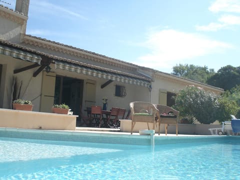 Villa climatisée avec piscine Villa in Pont-Saint-Esprit