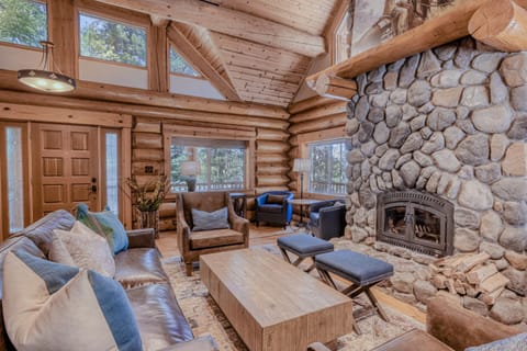 Log Cabin Estate - Falcon Ridge House in Truckee