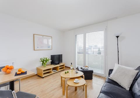 Swiss Star Tower - Self Check-In Apartment in Zurich City