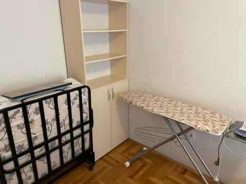 Bedroom, bunk bed