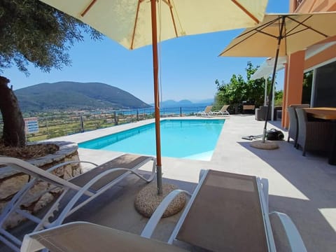 Property building, Patio, Day, Natural landscape, View (from property/room), Balcony/Terrace, Mountain view, Pool view, Swimming pool, sunbed