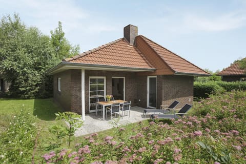 Facade/entrance, Garden