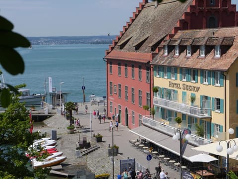 Facade/entrance, Sea view