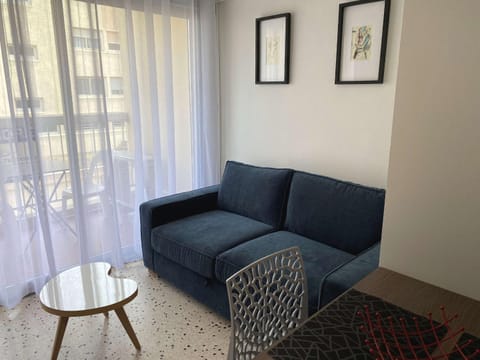 Charmant T1 avec balcon, climatisation, et parking - Face Parc Charles de Gaulle - Balaruc-les-Bains - FR-1-553-147 Apartment in Balaruc-les-Bains