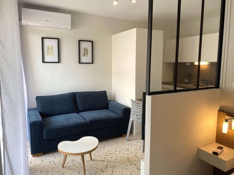 Charmant T1 avec balcon, climatisation, et parking - Face Parc Charles de Gaulle - Balaruc-les-Bains - FR-1-553-147 Apartment in Balaruc-les-Bains