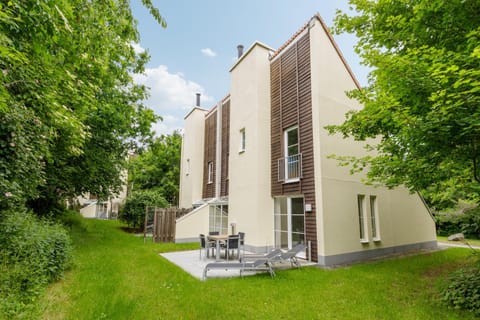 Property building, Facade/entrance, Garden