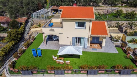 Property building, Bird's eye view, Garden