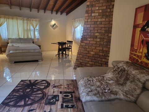 ALBATROSSWAYS LODGE Bed and Breakfast in Sandton