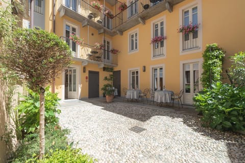 Property building, Spring, Day, Garden, View (from property/room), Garden view, Inner courtyard view