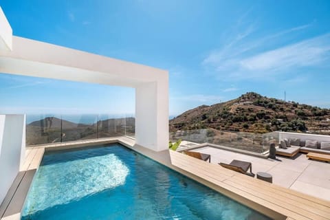 LUXURY PENTHOUSE ROOFTOP POOL JACUZZi OCEAN VIEWS PALO ALTO MARBELLA Apartment in Sierra de las Nieves