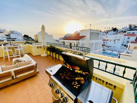 BBQ facilities, Balcony/Terrace, City view, Sea view