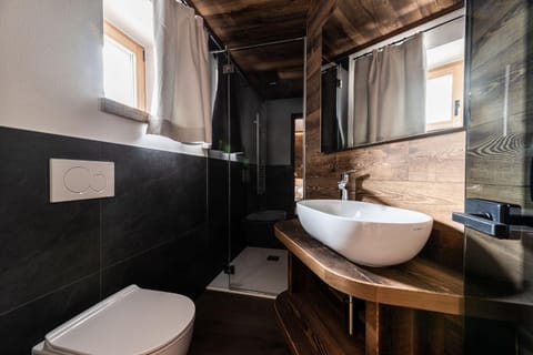 Bathroom, Photo of the whole room