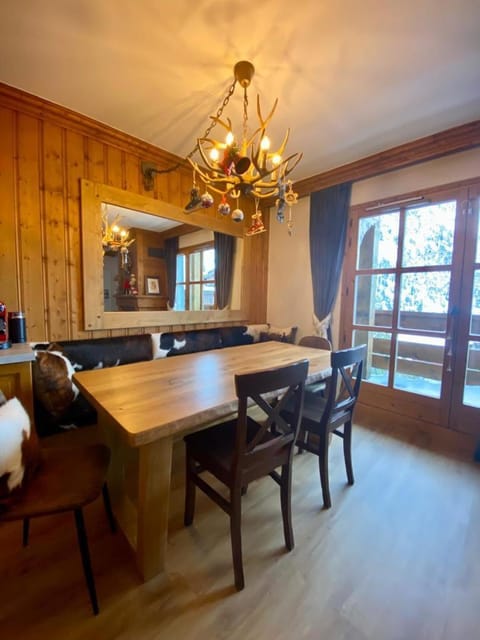 Ski-in Ski-out, 2 bed duplex, sleeps 8, Stunning Mountain Views & Fireplace - Arc 1950 Condo in Bourg-Saint-Maurice