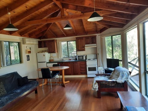 Orana"Welcome" Cabin in The Tops Chalet in Bandon Grove