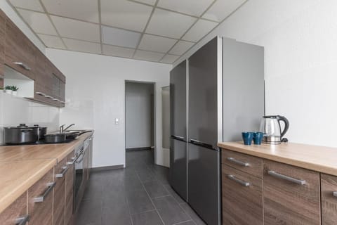 T&K Apartments 6 and 10 Room Apartment in Neuss for big Groups 22min to Fair DUS Apartment in Neuss