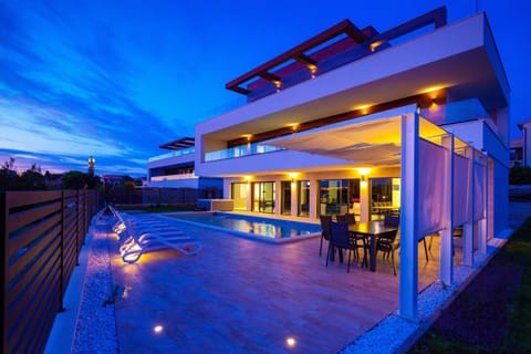 Property building, Facade/entrance, Off site