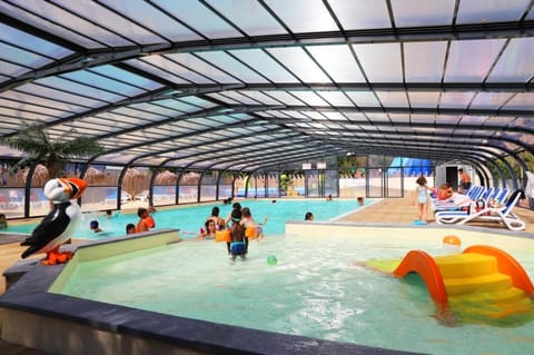 Swimming pool, children
