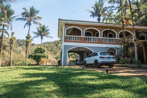 Property building, Day, Natural landscape, Garden, Garden view, Parking